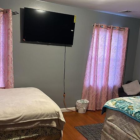 Divine Villa Guest House 65 Sherman 6Mins To Airport And 4Mins To Penn Station Newark Exteriör bild