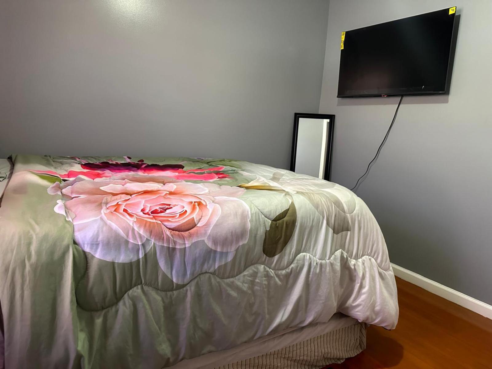 Divine Villa Guest House 65 Sherman 6Mins To Airport And 4Mins To Penn Station Newark Exteriör bild
